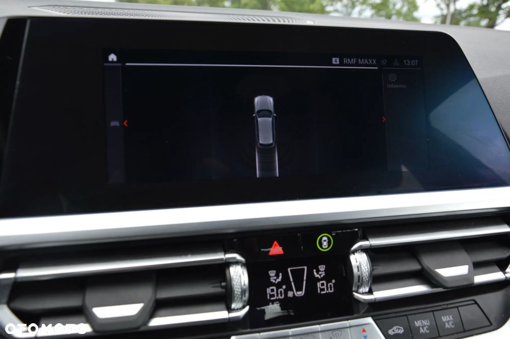 BMW Seria 3 320d xDrive - 21