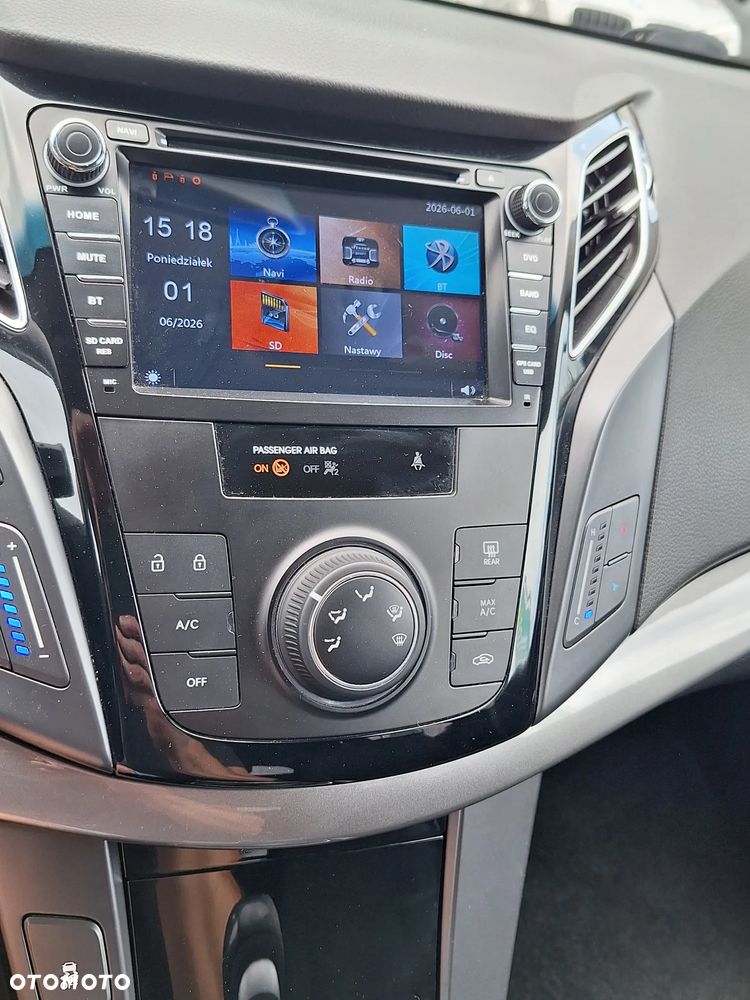 Hyundai i40 Kombi blue 1.6 Family - 12