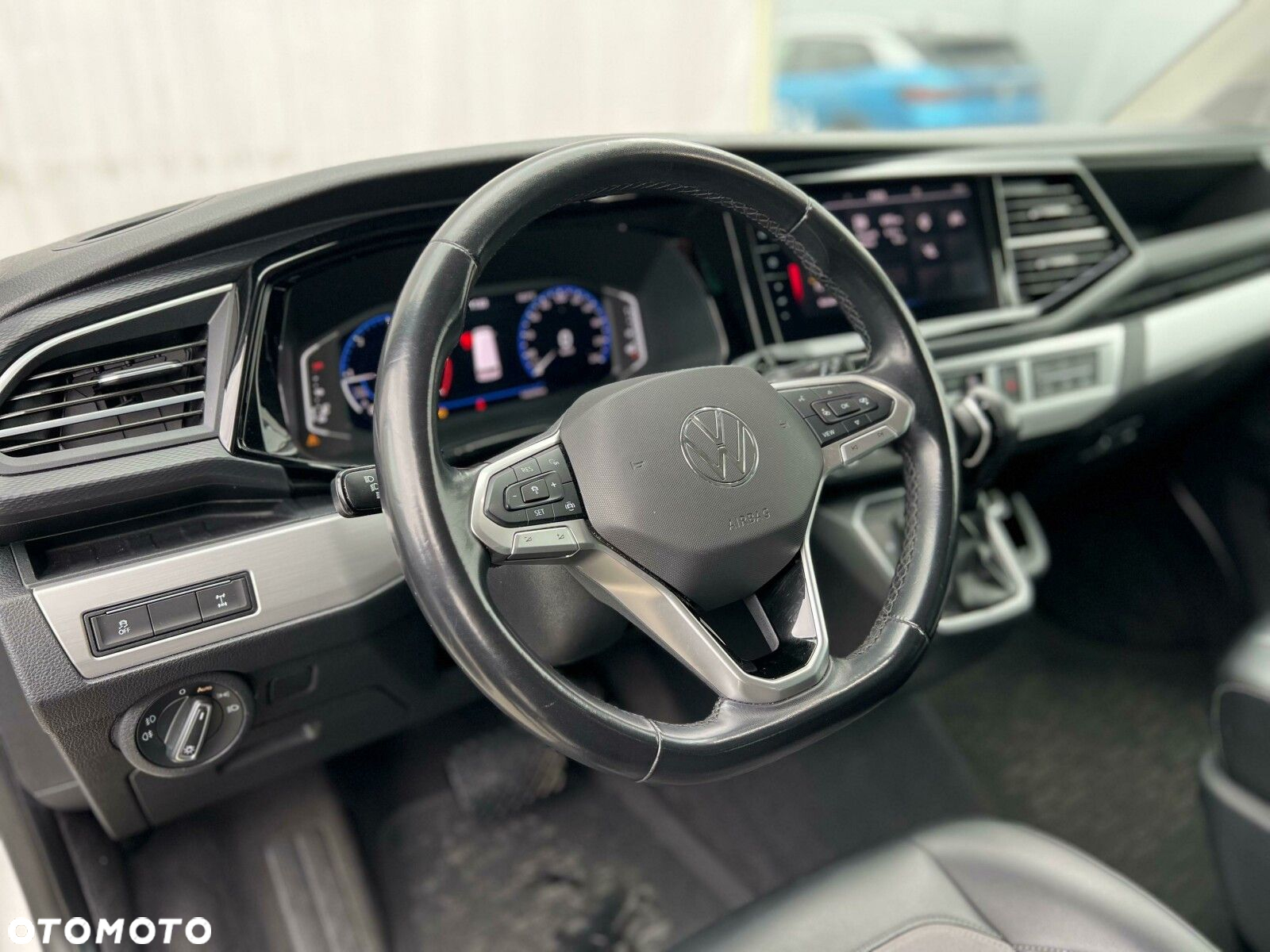 Volkswagen Caravelle - 10