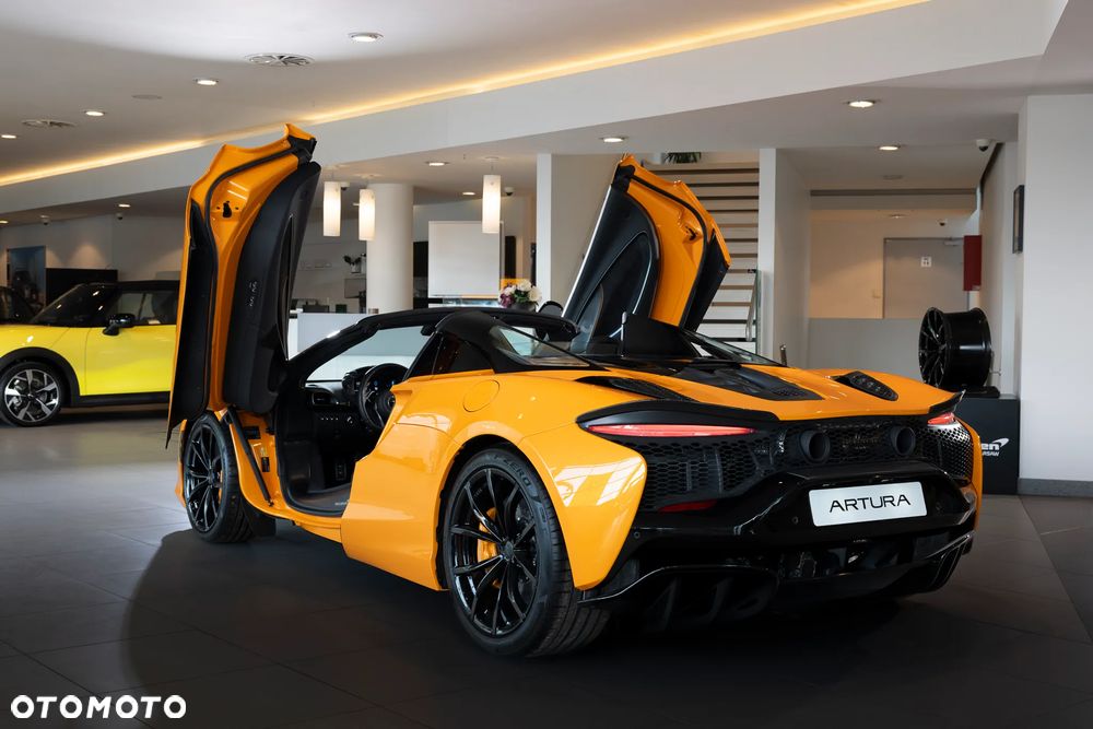 McLaren Artura - 3