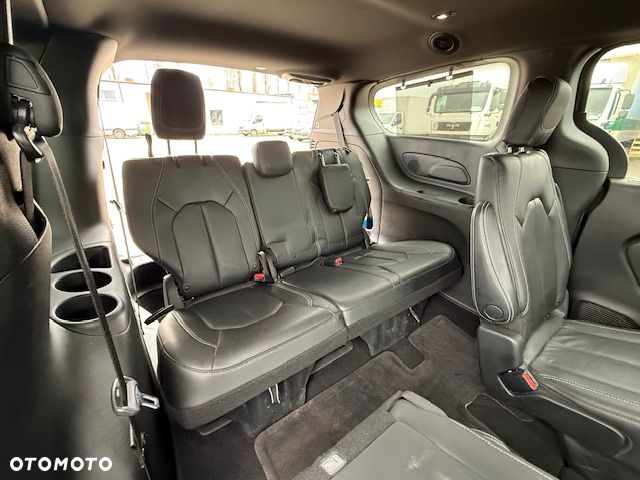 Chrysler Pacifica - 23