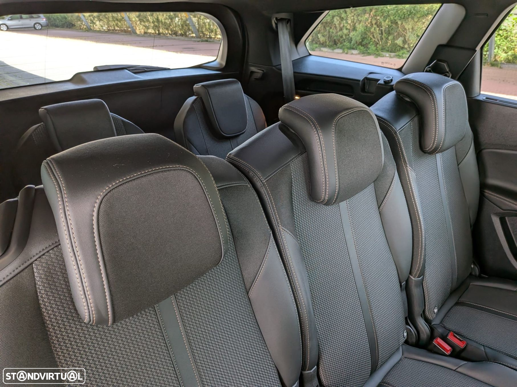Peugeot 5008 1.5 BlueHDi Allure Pack EAT8 - 33