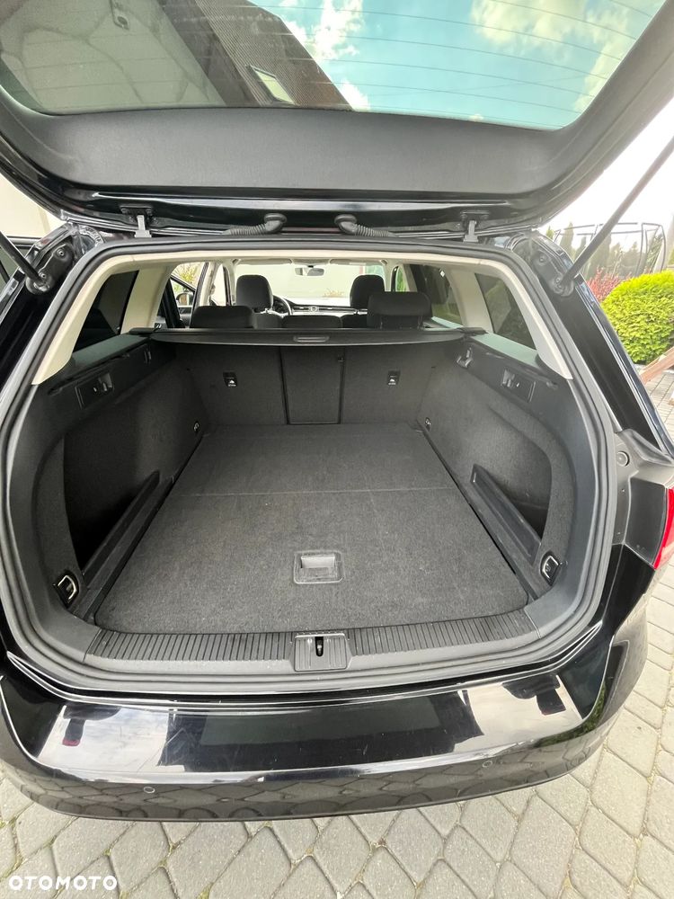 Volkswagen Passat - 11