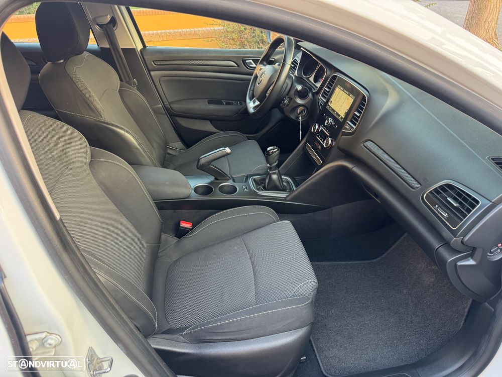 Renault Mégane 1.5 Blue dCi Limited - 8