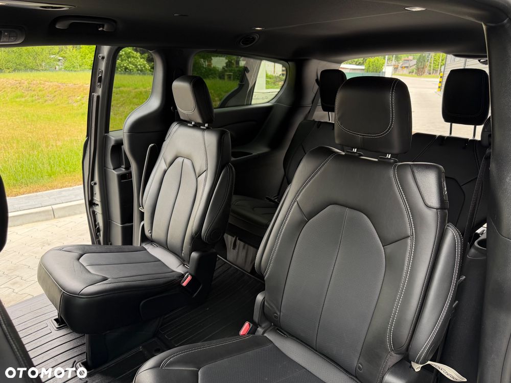 Chrysler Pacifica - 8