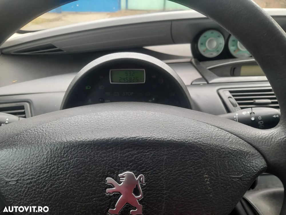 Peugeot 807 2.2HDi ST - 5