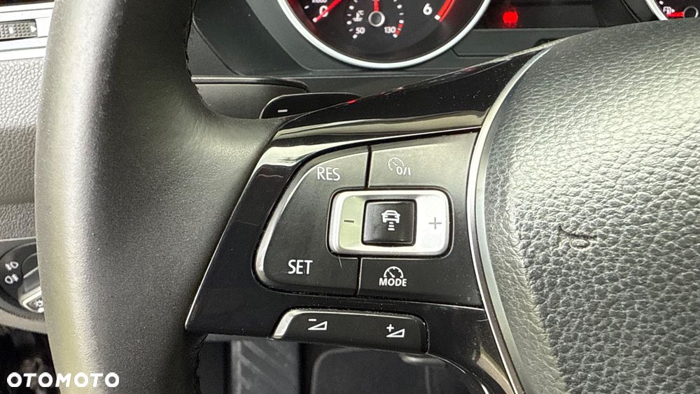 Volkswagen Tiguan - 32
