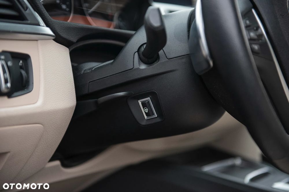 BMW Seria 3 ver-330i-edition-luxury-line-purity - 22