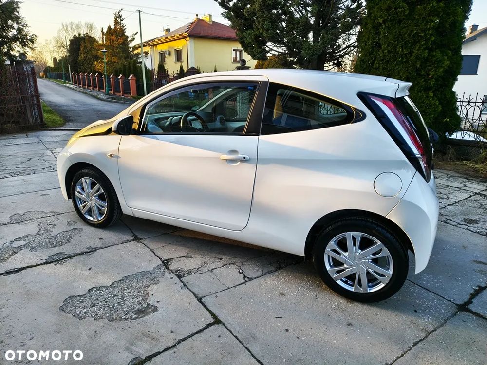 Toyota Aygo x-play touch - 4
