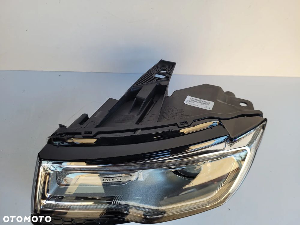 Jeep Grand Cherokee wk2 lampa przod xenon nieskretny - 2