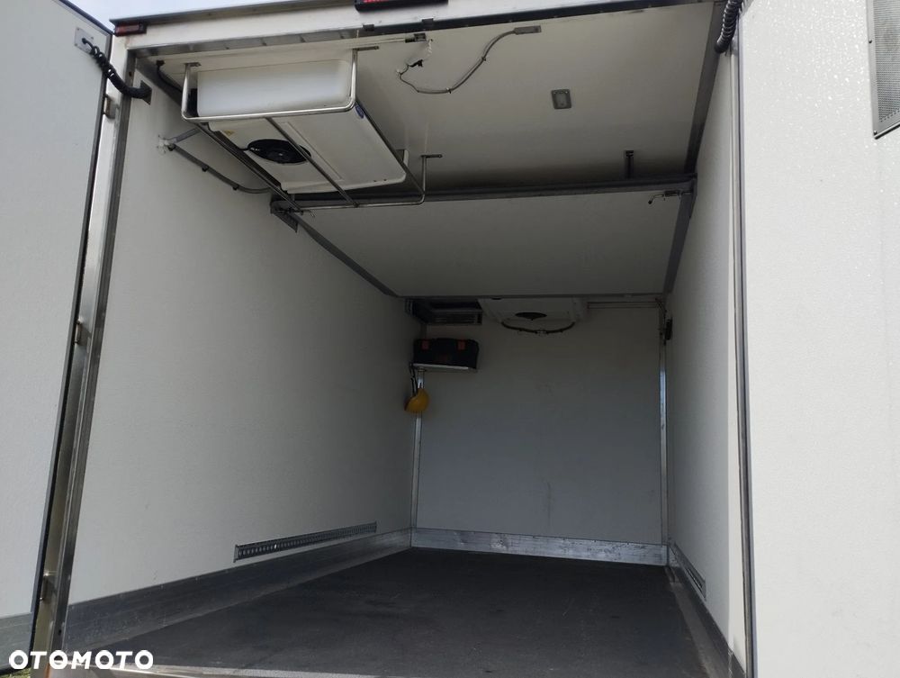 Mercedes-Benz Sprinter - 2