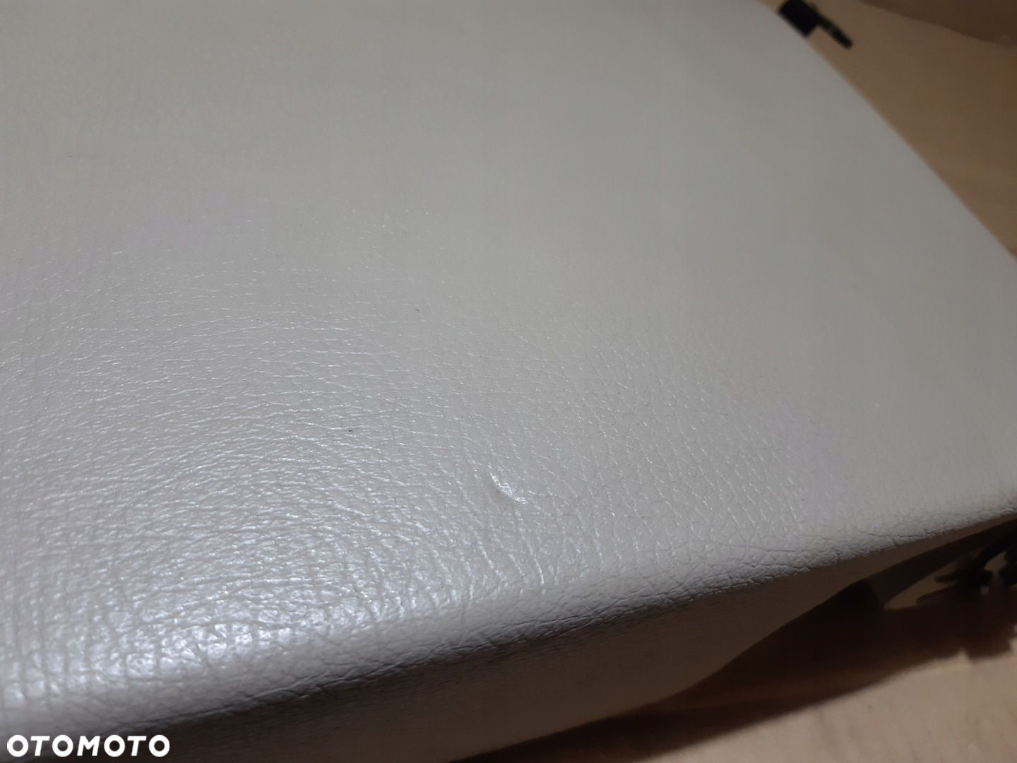 AUDI Q7 4L PODŁOKIETNIK KANAPY TYŁ SKÓRA KUBKI 4L0883081 - 4