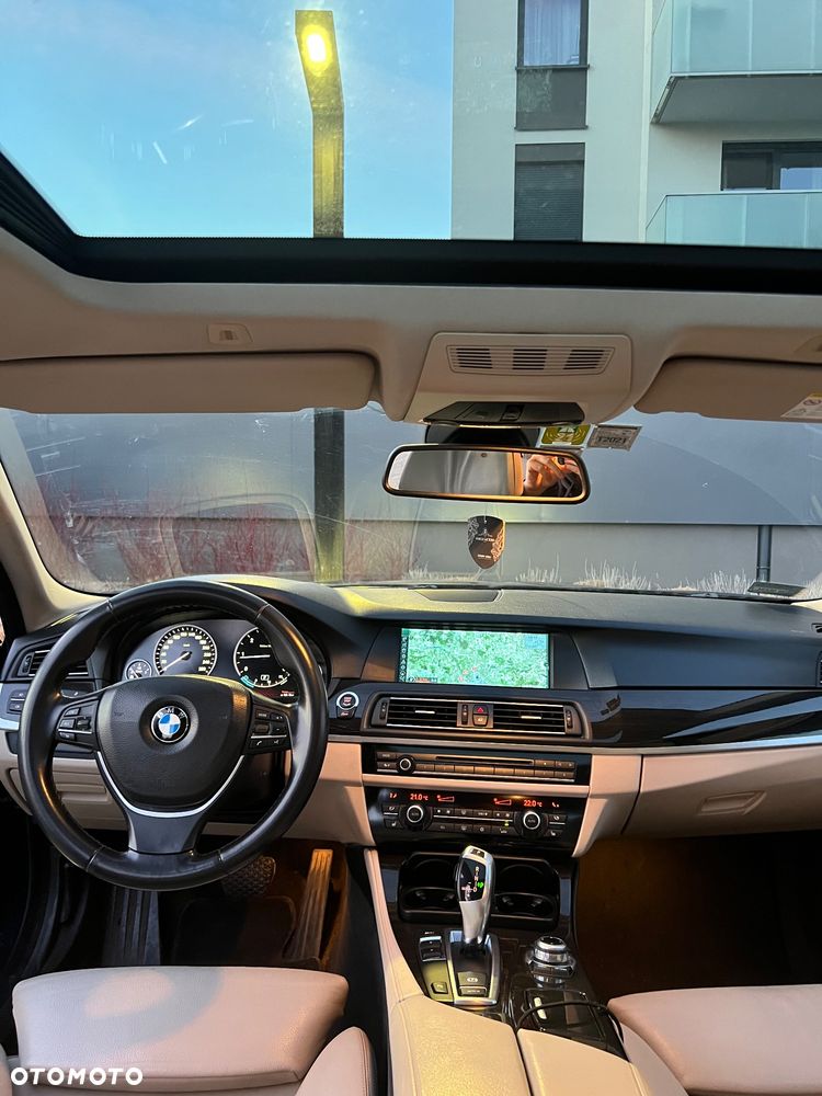 BMW Seria 5 525d Luxury Line - 13