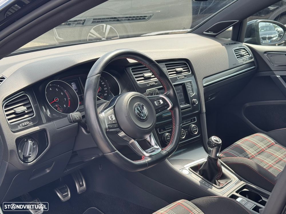 VW Golf GTI Performance BlueMotion - 14