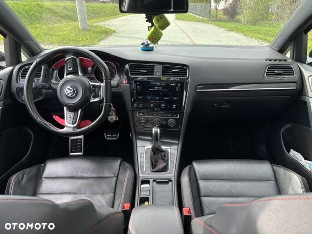 Volkswagen Golf - 14
