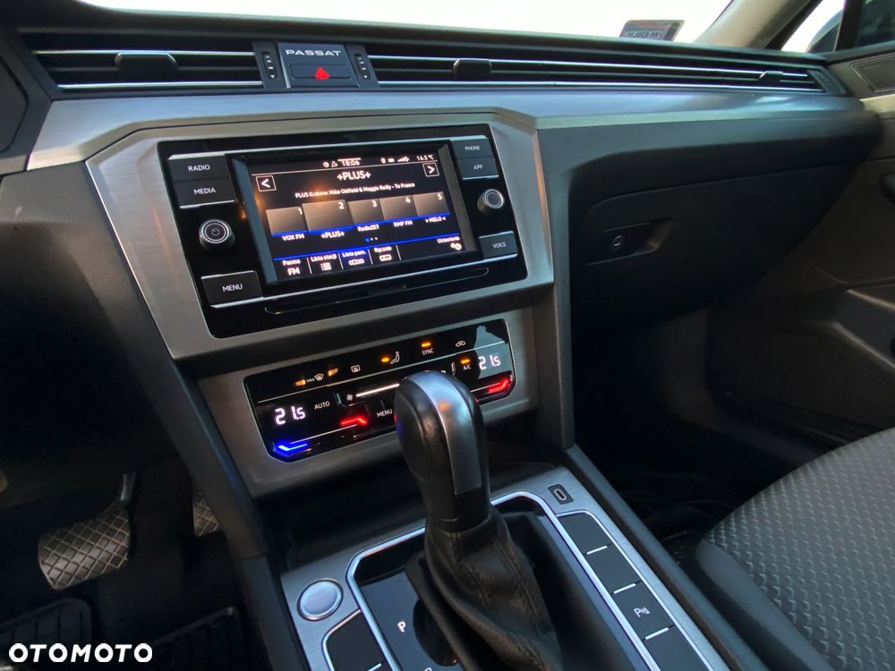 Volkswagen Passat - 25