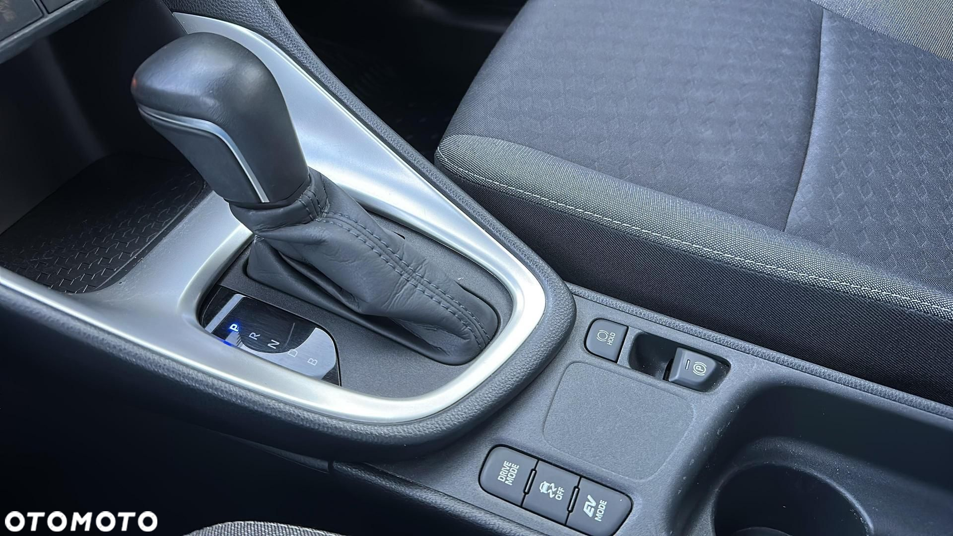 Toyota Yaris Hybrid 1.5 Comfort - 27
