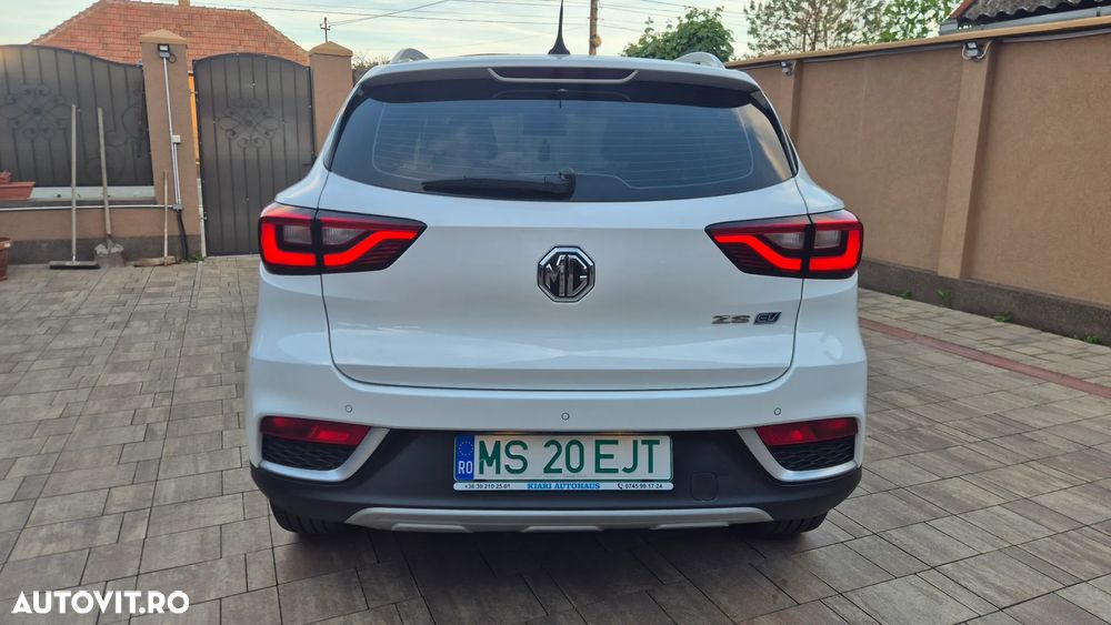 MG ZS EV Luxury - 4