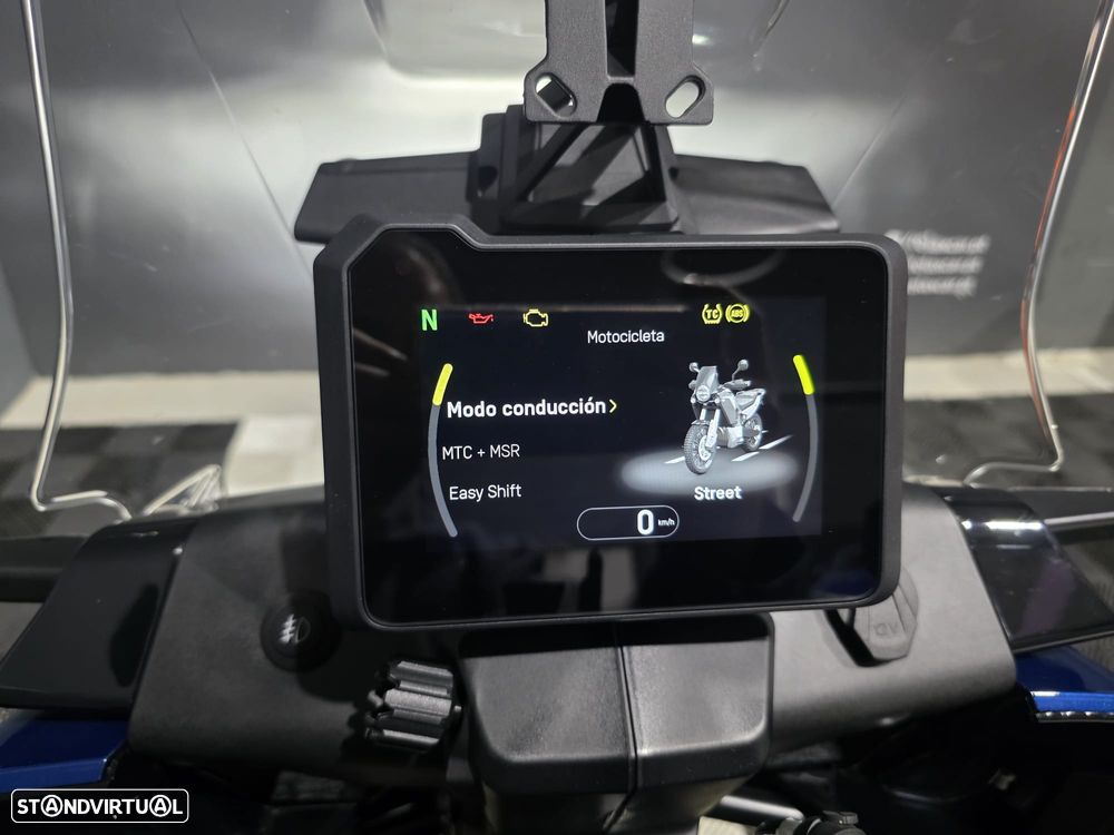 Husqvarna Norden 901 EXPEDITION - 11