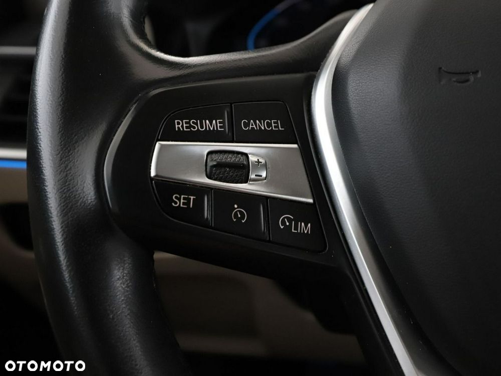 BMW Seria 3 320e PHEV M Sport - 34