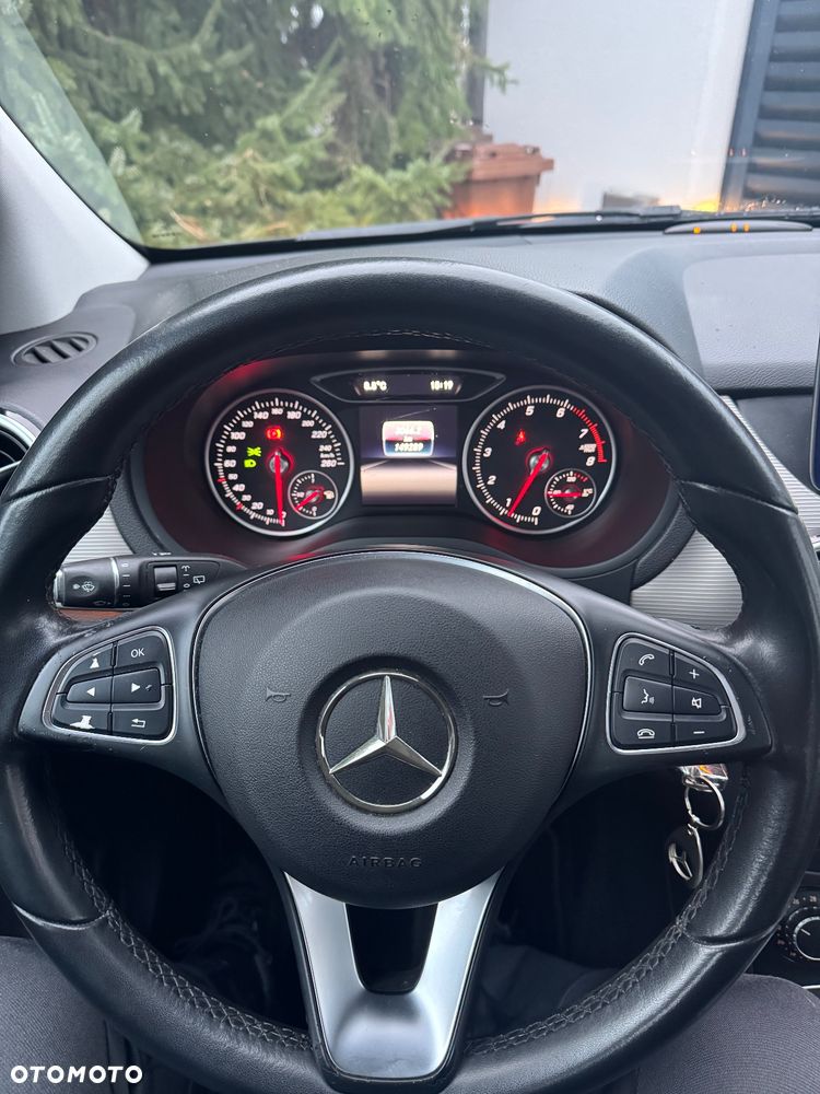 Mercedes-Benz Klasa B 180 Edition - 21