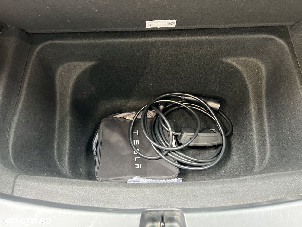 Tesla Model Y - 19