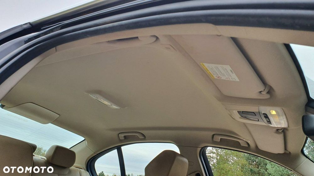 BMW Seria 3 320i - 30