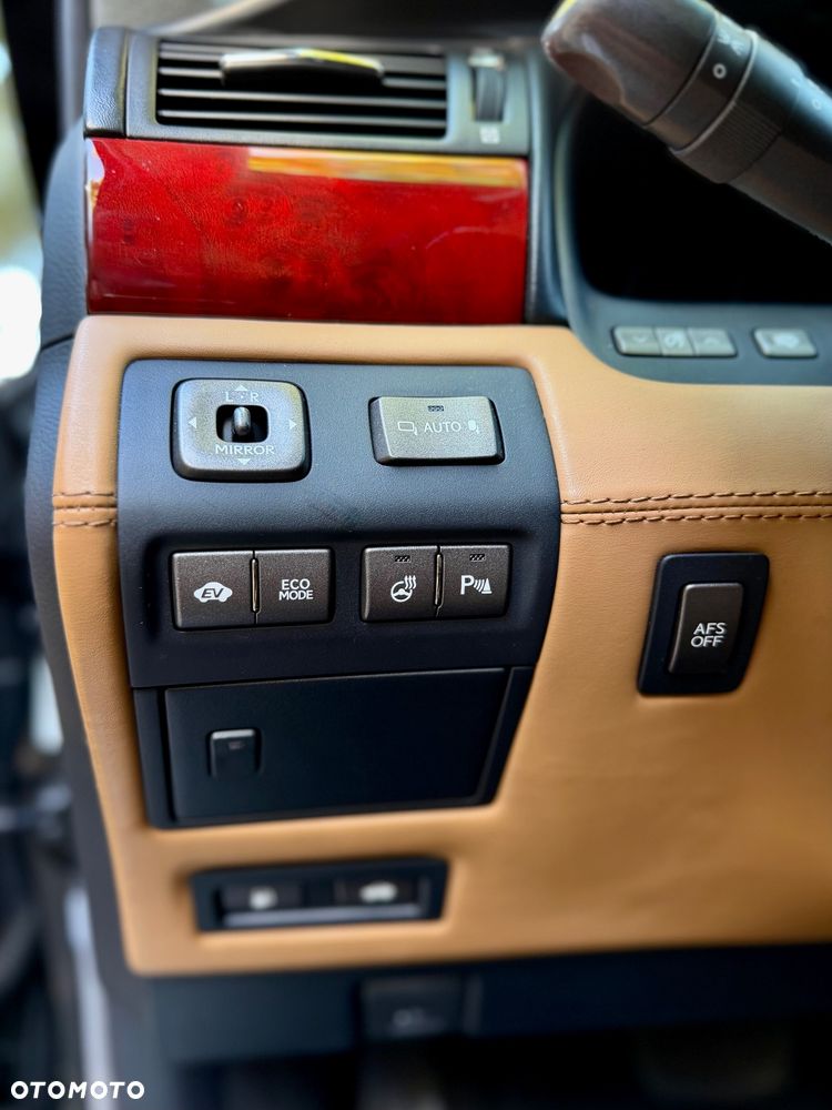 Lexus LS - 23