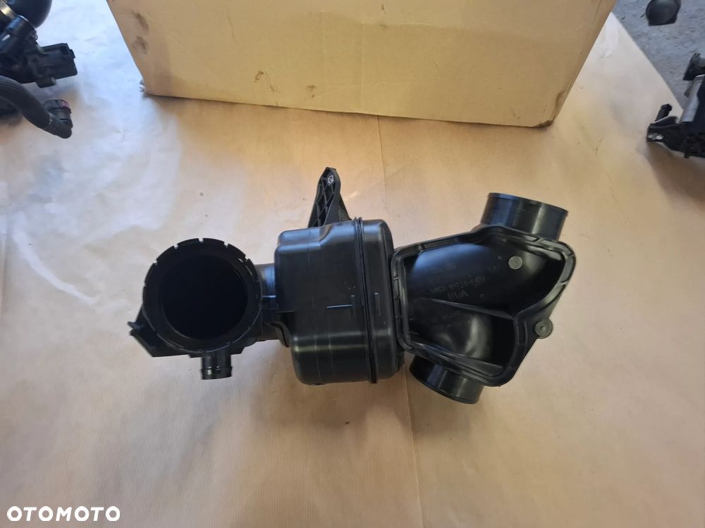 Land Rover Defender 3,0I  dolotu M8E2-9H718-BA - 2