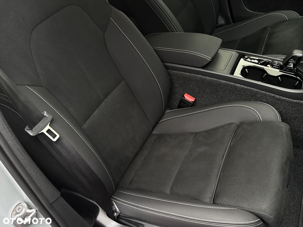 Volvo XC 40 B3 B DKG Plus Dark - 27
