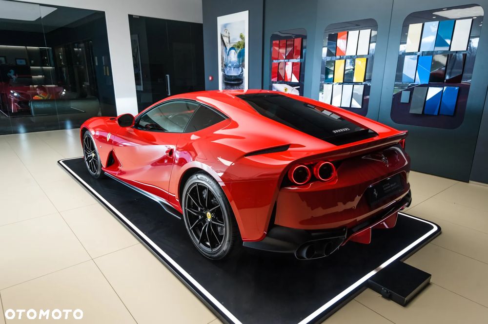 Ferrari 812 Superfast - 6