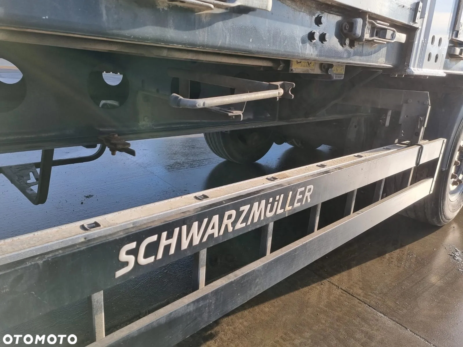 Schwarzmuller Ruchoma podłoga OTWIERANY BOK 8120 kg - 11