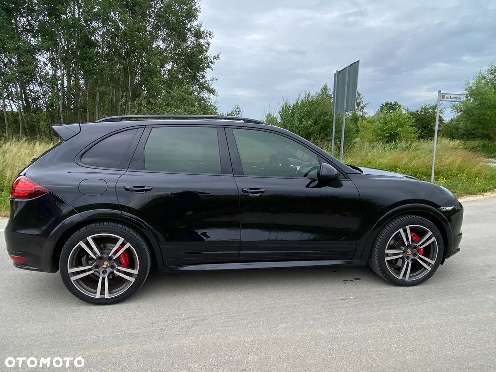 Porsche Cayenne GTS - 7