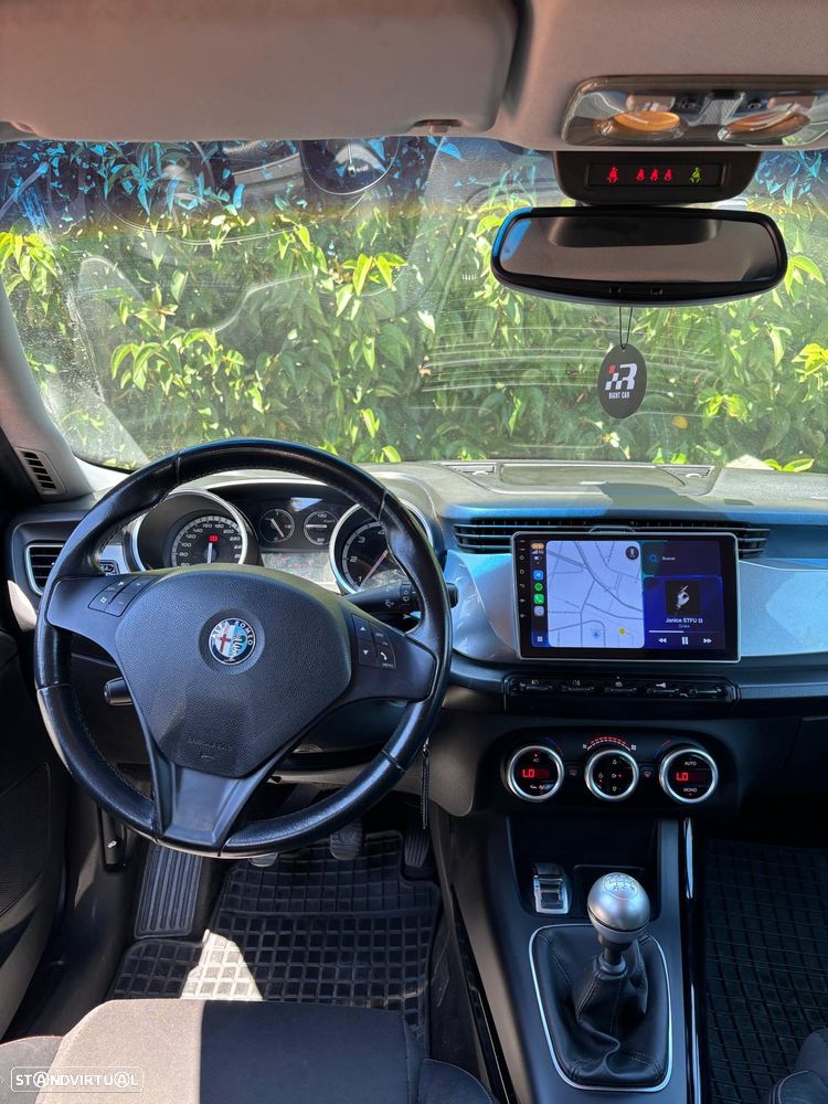 Alfa Romeo Giulietta 1.6 JTDM Progression — fotografia 7