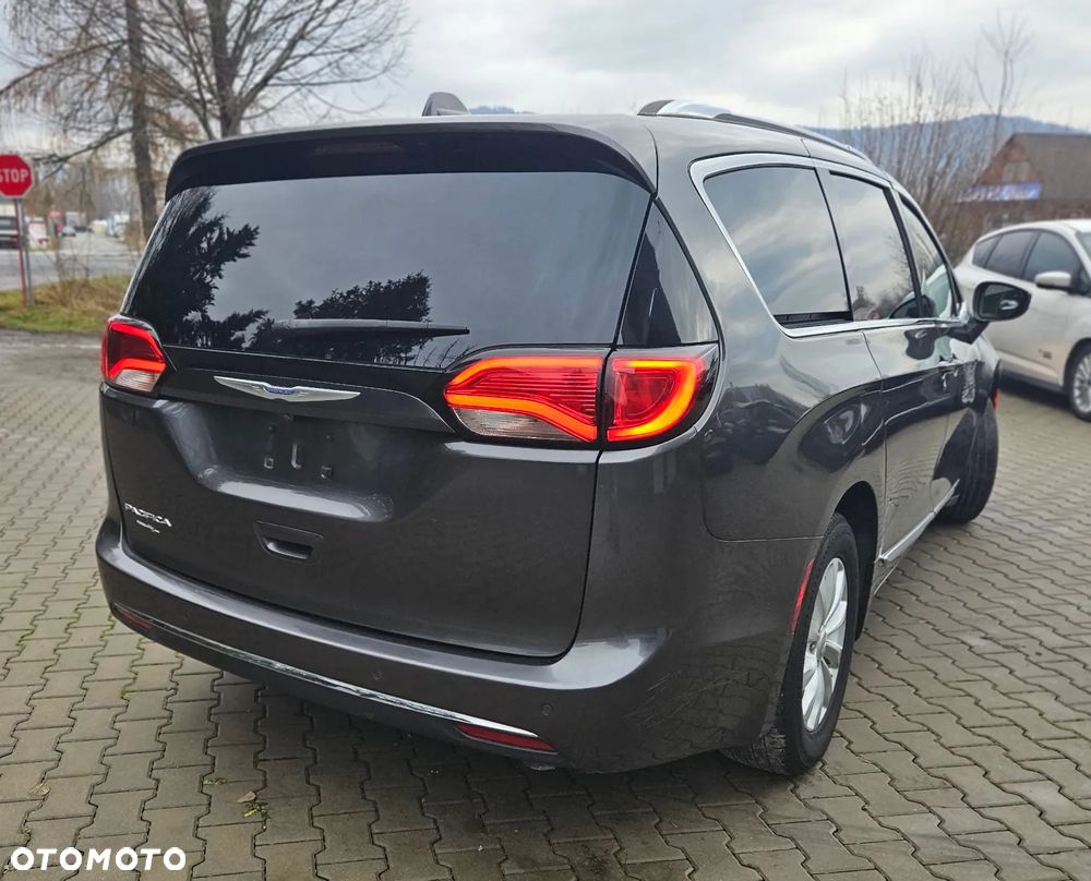 Chrysler Pacifica - 9