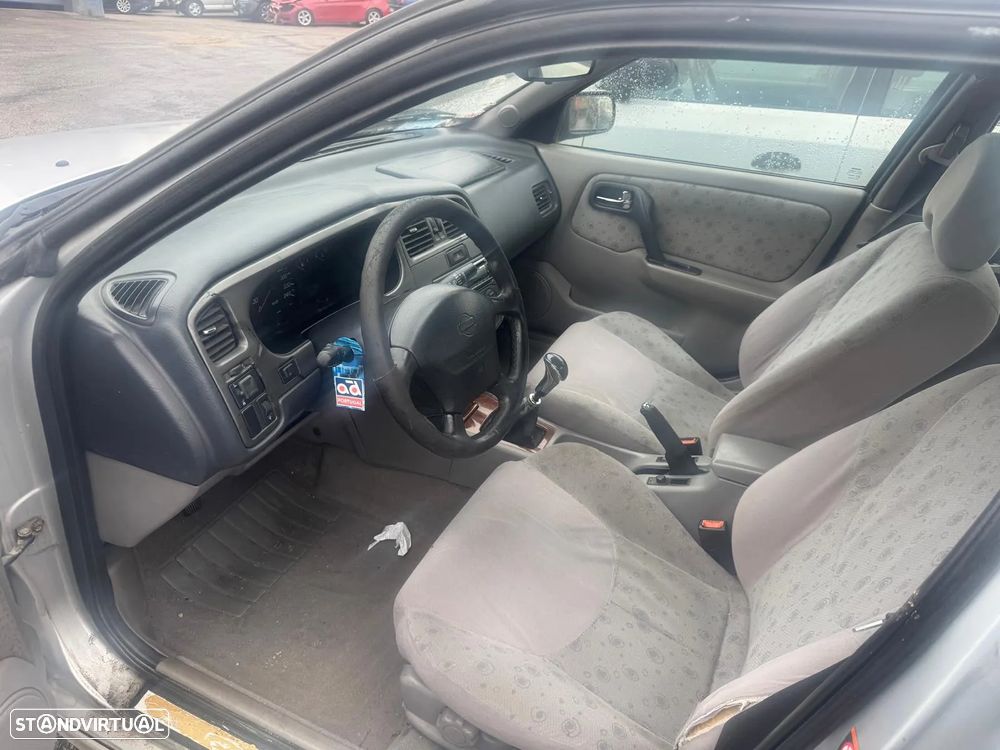 Nissan Primera P11 1.6 16V de 2000 para peças - 3