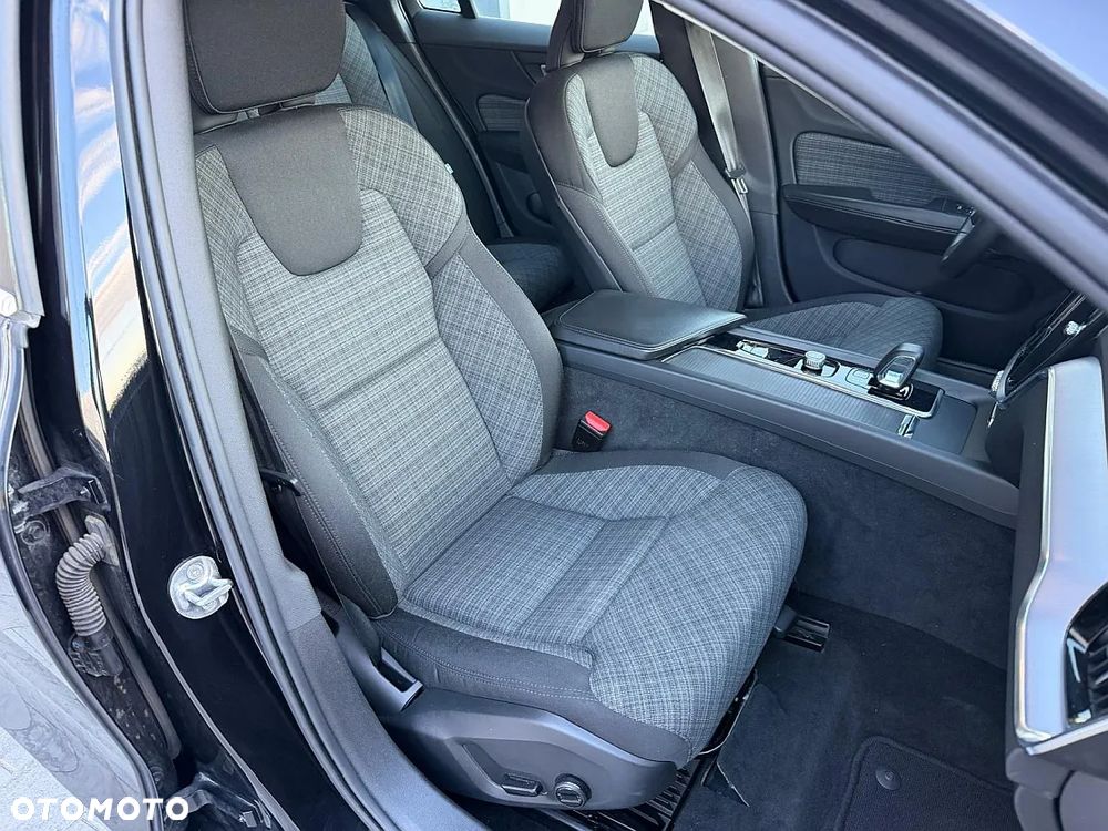 Volvo V60 B3 B Plus Dark - 30