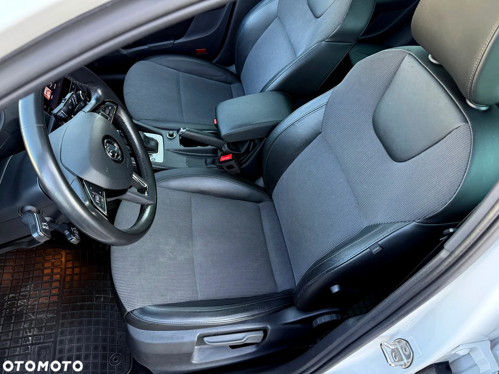 Skoda Octavia Combi 2.0 TDI DSG Style - 18