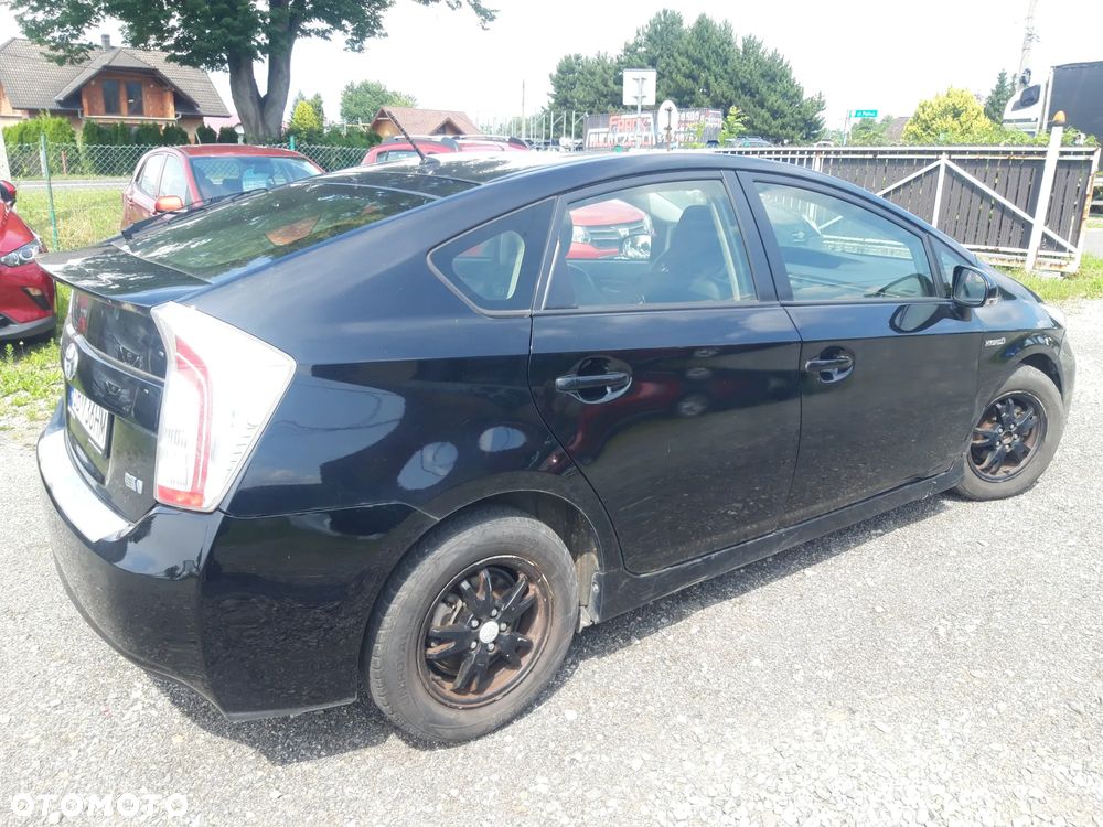 Toyota Prius (Hybrid) - 28