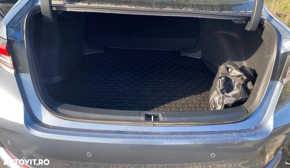 Toyota Corolla 1.8 HSD Business - 11