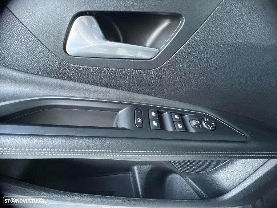 Peugeot 3008 1.6 Hybrid4 Allure Pack e-EAT8 - 18