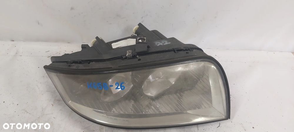 .  PRZOD PRZEDNIA LAMPA PRAWA AUDI A2 - 2