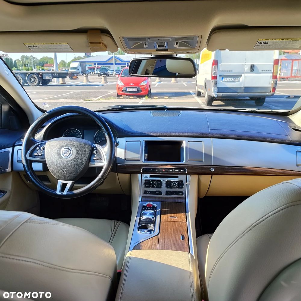 Jaguar XF 2.0 T Classic - 12