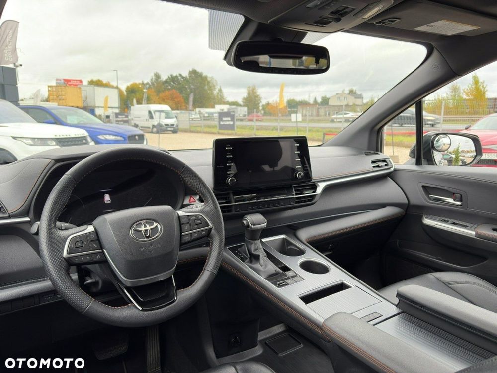 Toyota Sienna - 11