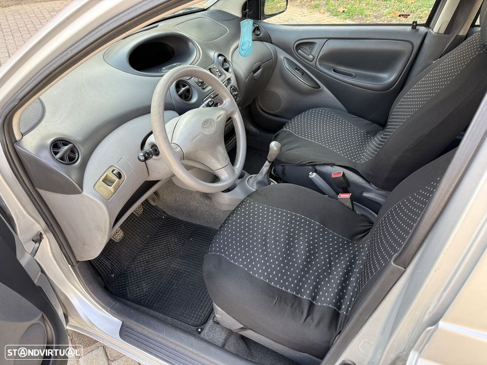 Toyota Yaris 1.0 Sol - 8