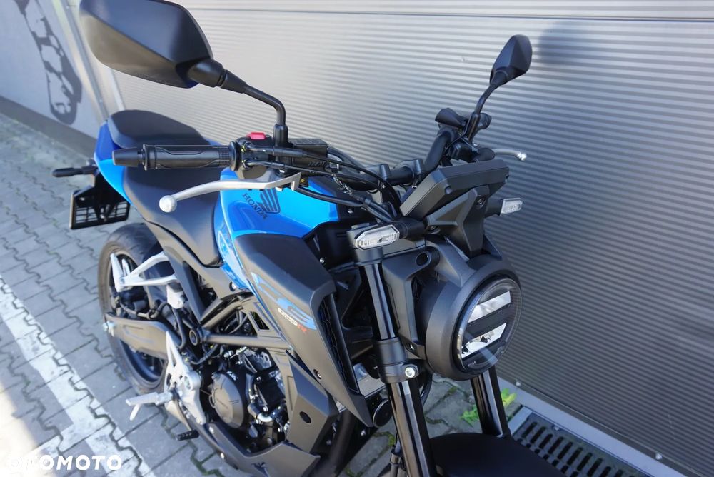 Honda CB - 12