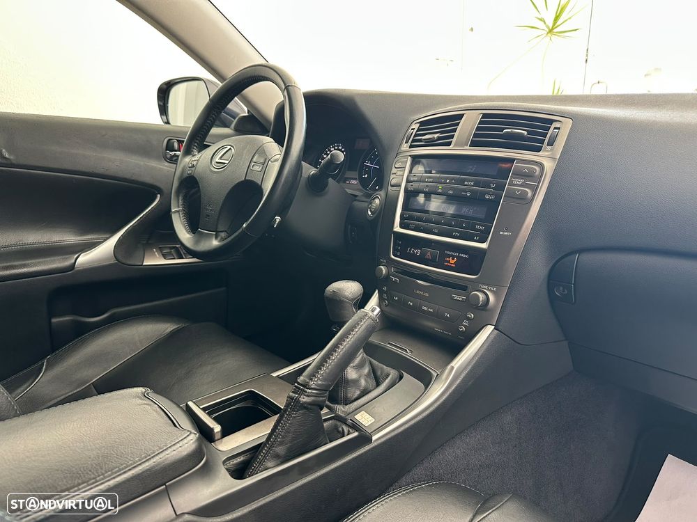 Lexus IS 220 d Base L6 - 25