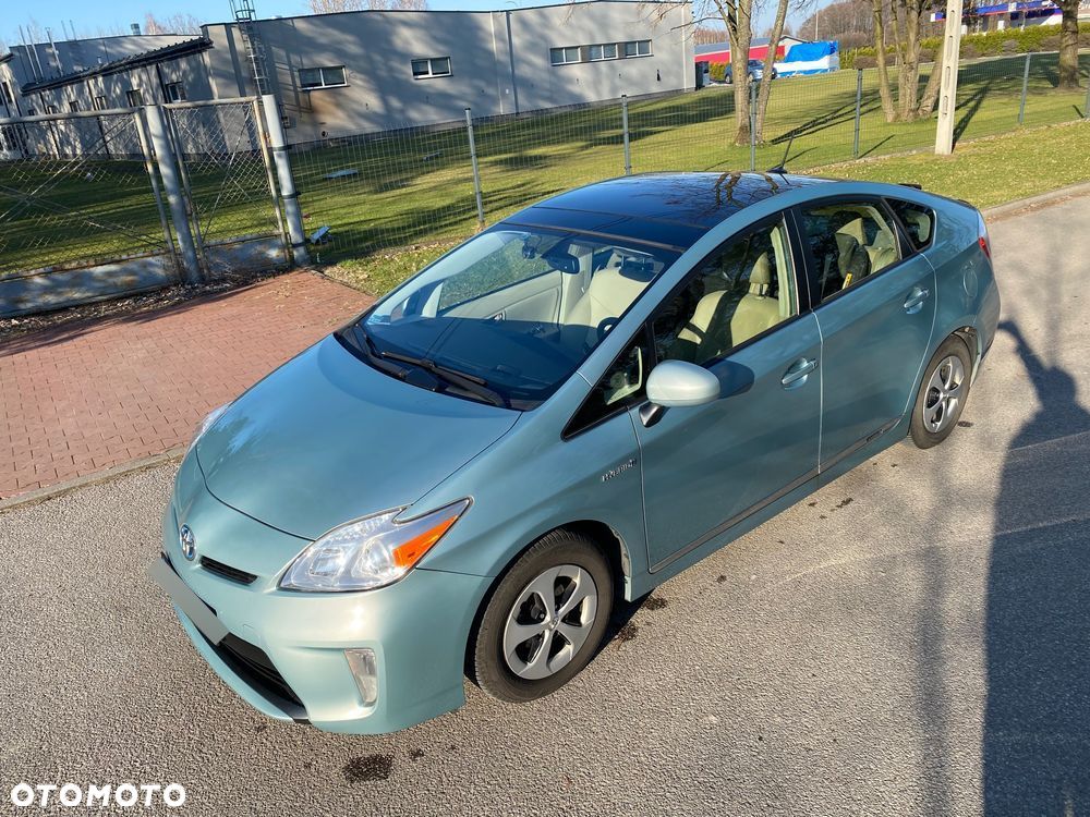 Toyota Prius (Hybrid) Executive - 2