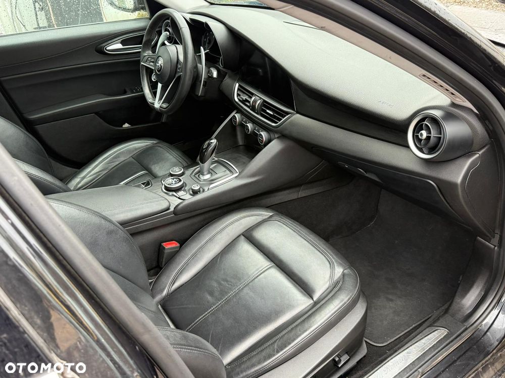 Alfa Romeo Giulia - 19