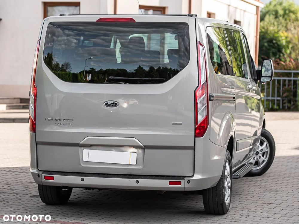Ford Tourneo Custom - 12